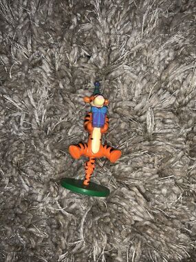 Disney TIGGER WITH BIRTHDAY Present Cake Topper